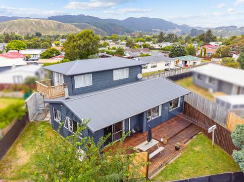 14 Cypress Grove, Paraparaumu