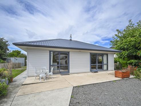 73 Ferry Road, Clive