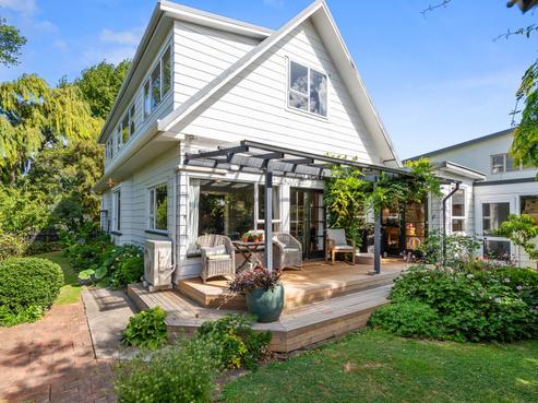 299 Eastern Terrace, Sydenham