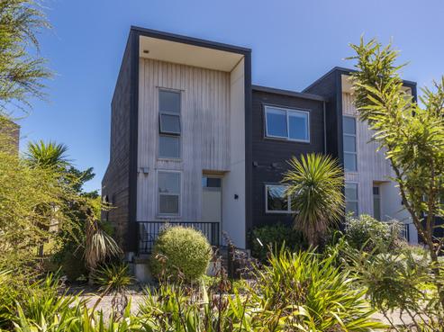 35 Te Ara Kawakahia, Waikanae