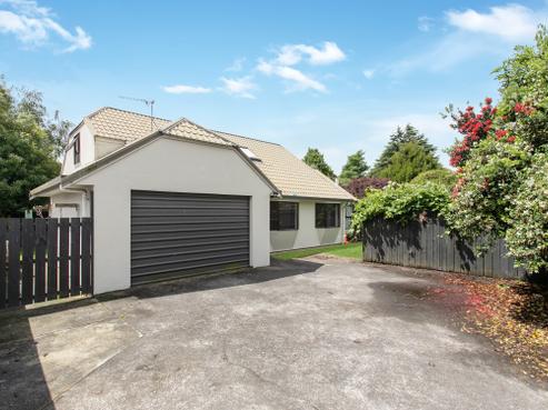 2/11 Beach Road, Pahurehure