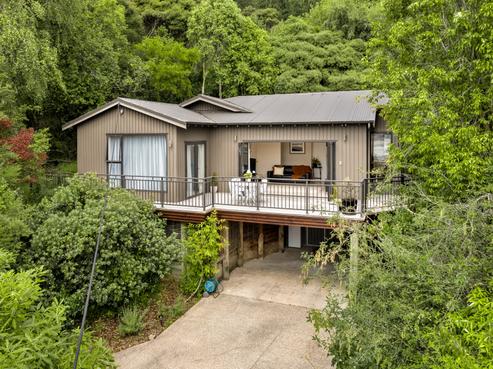 108 Doctors Point Road, Waitati