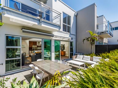 6/258 Hurstmere Road, Takapuna