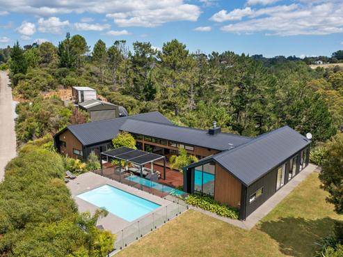 1237 East Coast Road, Redvale