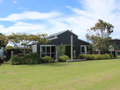 196 Ngaio Drive, Matarangi
