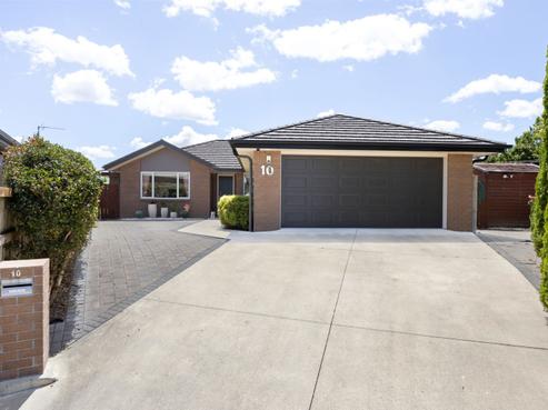 10 Shirley Place, Huntington
