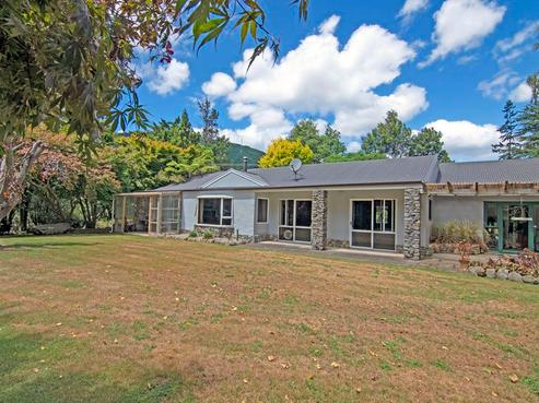 1097 Eighty Eight Valley Road, Wakefield