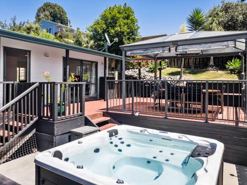2/83 Vandeleur Avenue, Birkdale