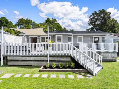 10 Vandeleur Avenue, Birkdale