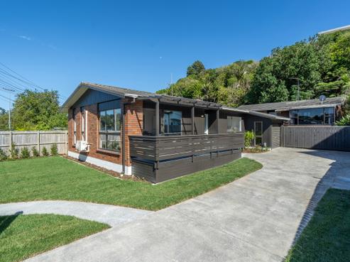 11 Woodlands Crescent, Browns Bay