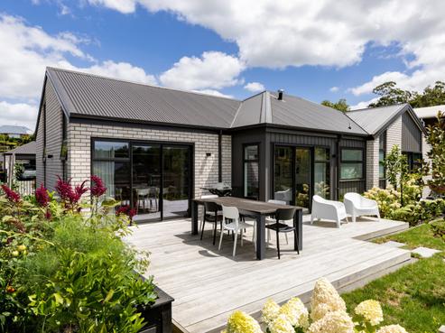 1B Fairburn Place, Leamington