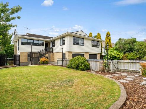 25 Ngatitoa Street, Tawa
