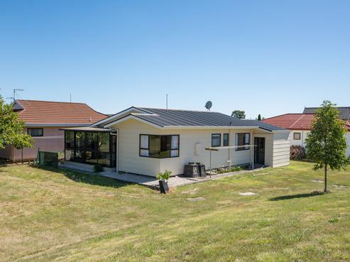4 Dellwood Green, Richmond