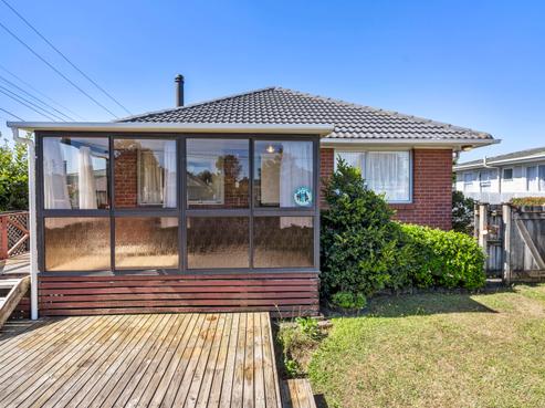 2/9 Albert Road, Kelston