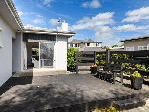 424 Botanical Road, West End