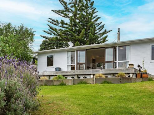 42 Queens Road, Waikanae Beach