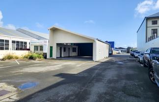 Inner City Premium Workshop with 13 carparks
