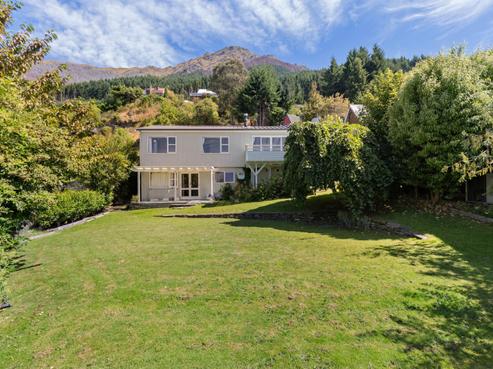 27 Avalon Crescent, Fernhill/Sunshine Bay