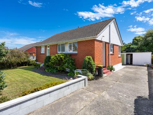 12 Burgess Street, Green Island