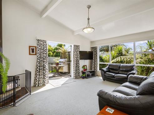 14 Voltaire Street, Karori