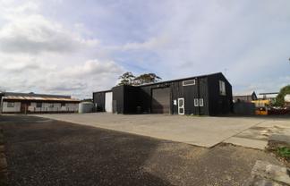 Functional workshop/warehouse plus large yard 