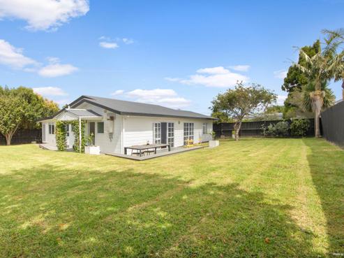 8 Matipo Road, Te Atatu Peninsula