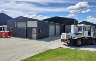 Cambridge warehouse with office