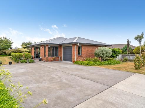 114 Solway Crescent, Solway