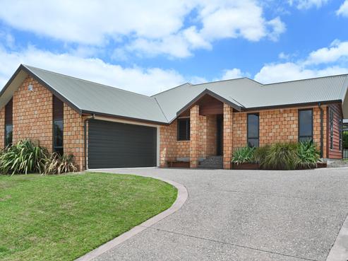 68 Wiltshire Drive, Huntington
