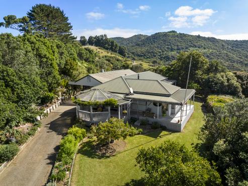 15 Long Road, Waitakere