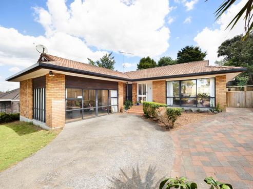 22 Voltaire Court, Botany Downs
