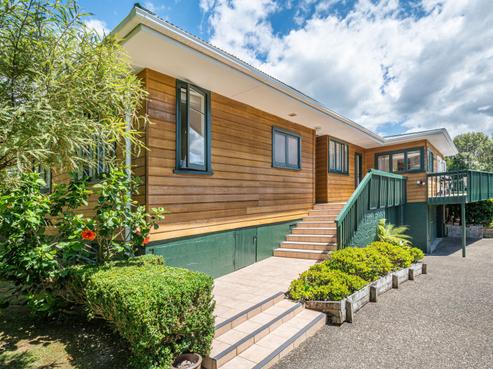 16 Deane Avenue, Titirangi