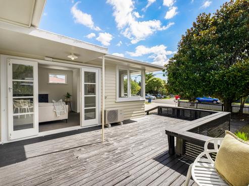 100 Cobham Crescent, Kelston