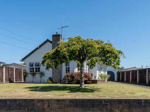 57 Garden Heights Avenue, Glenview