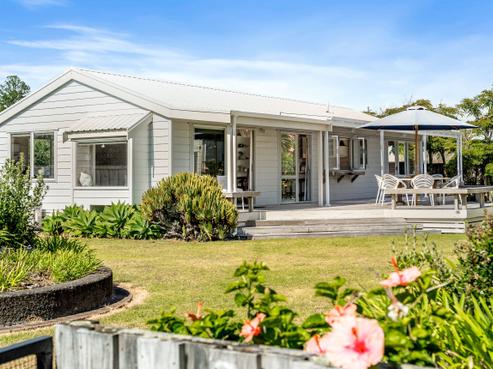 16 The Dunes, Pauanui
