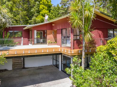 61 Woodfern Crescent, Titirangi