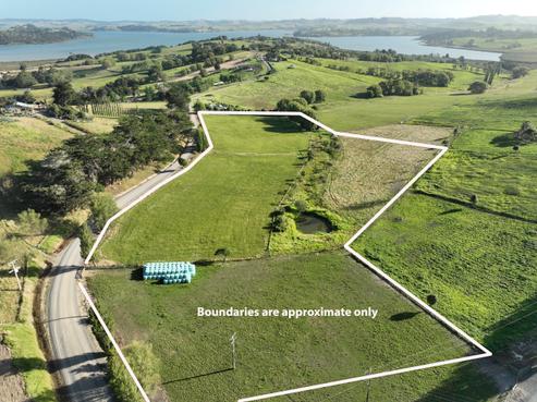36 Petley Road, Paparoa