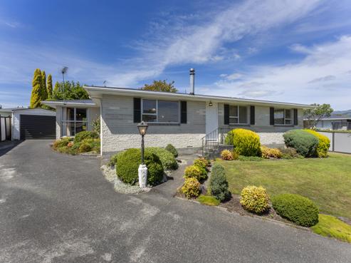 8 Nevada Grove, Totara Park
