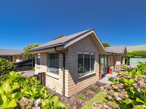 2/61 Middlepark Road, Sockburn