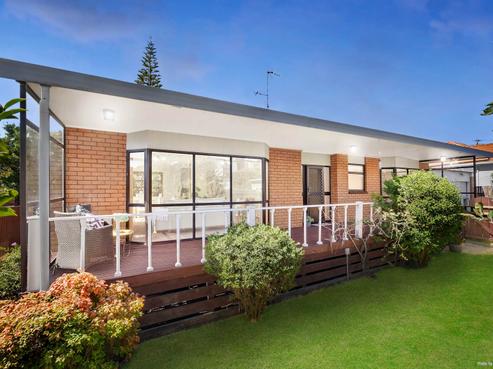 2/11 Kiwi Road, Point Chevalier