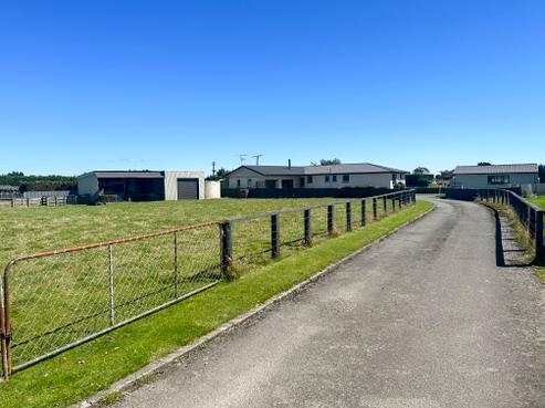 111 East Road, Ascot