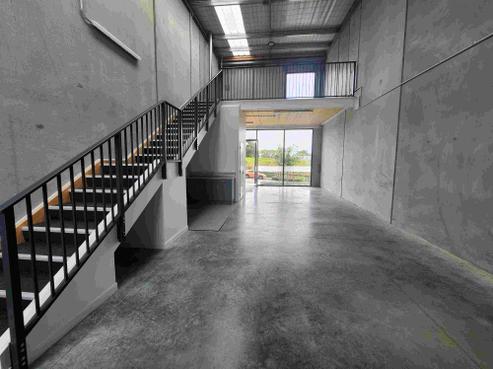 8/11 Northside Drive, Westgate
