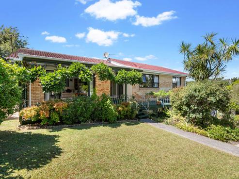105 Weatherly Road, Torbay
