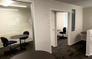 Modern Manukau Office with Signage!