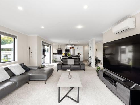27 Pengover Avenue, Leamington