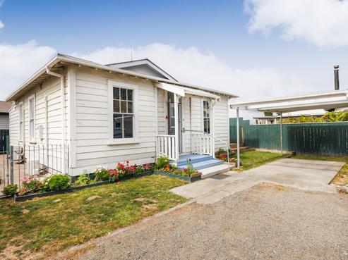996A Tremaine Avenue, Roslyn