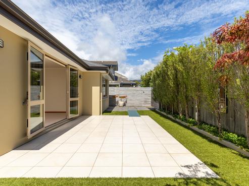 2A Monro Way, The Wood