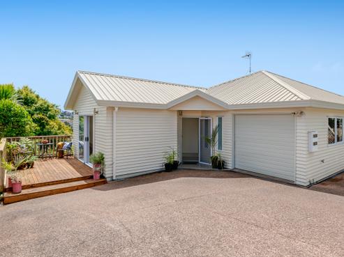 2/8A Target Road, Totara Vale
