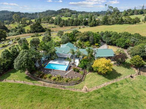 212 Pukeatua Road, Maungatapere