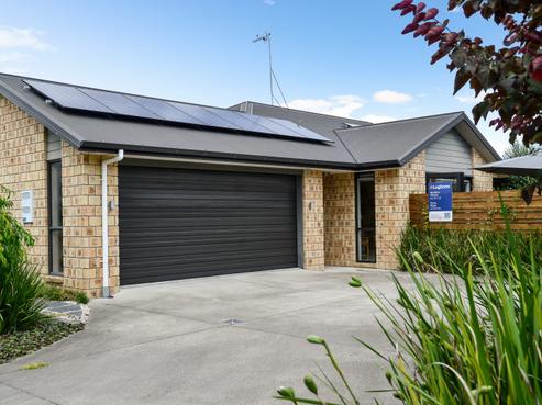 14 Bishopsworth Way, Huntington